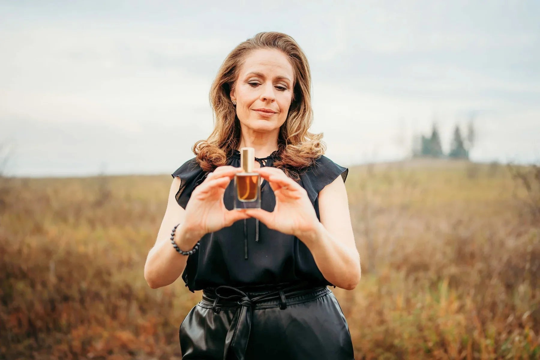 Maria Velve holding a perfume