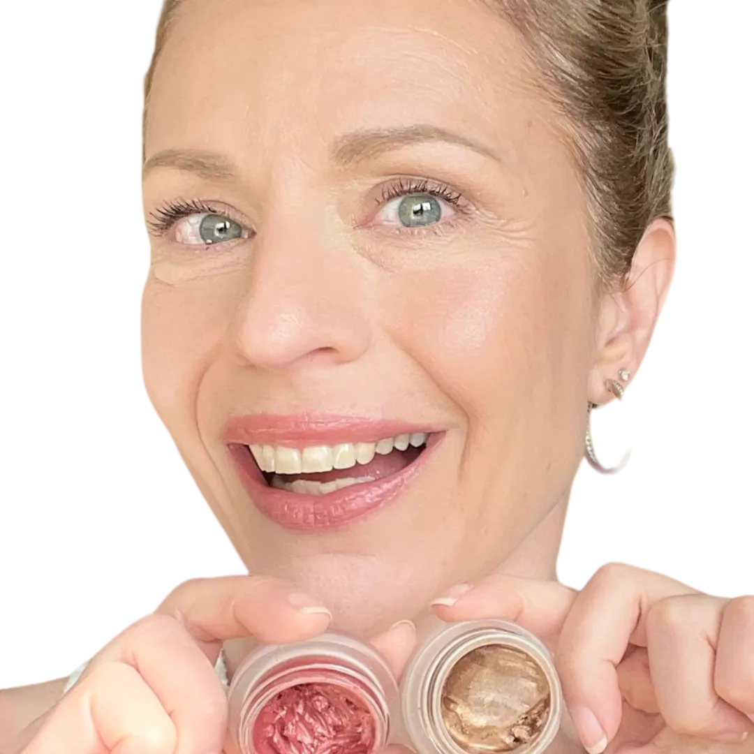 Maria Velve holding small containers of makeup 